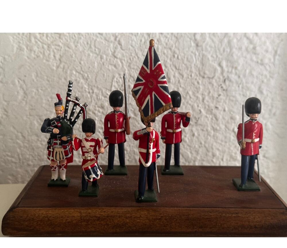Vintage Britains Toy Soldiers Custom Mounted  Scots Guards Colour Party  6pc